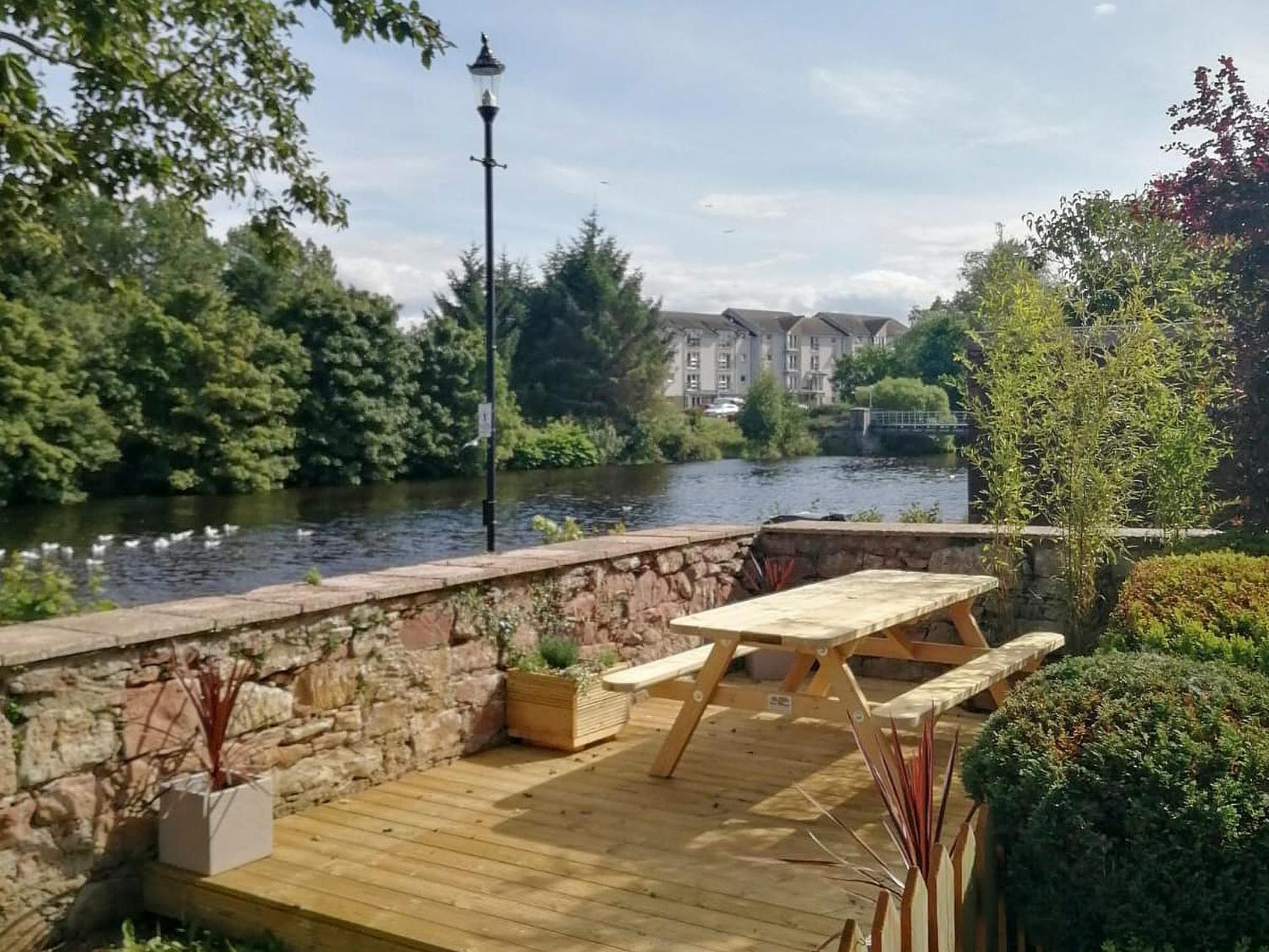 Вілла Riverside View Нерн Екстер'єр фото